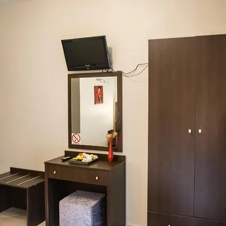 Golden βeach Hotel Nea Vrasna