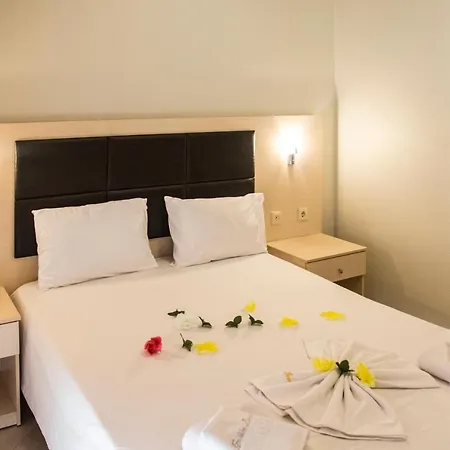 Hotel Golden βeach