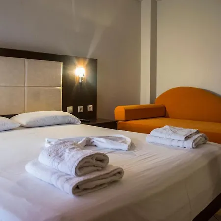 Hotel Golden βeach *