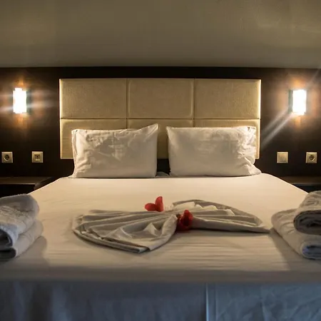 Hotel Golden βeach *
