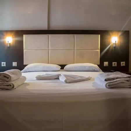 Hotel Golden βeach *